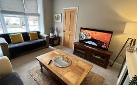 Refurbished Victorian Villa- Free Parking- Sleeps6
